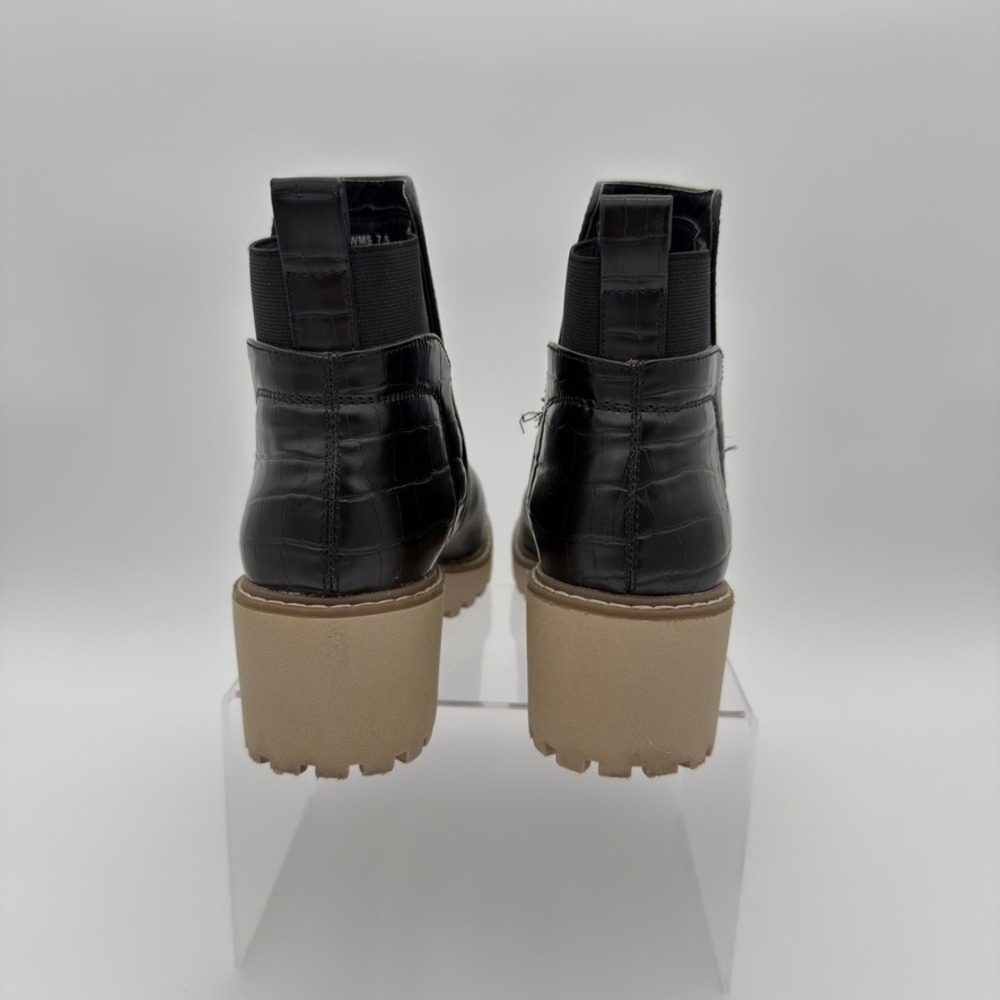 DV Dolce Vita Rielle Black Chelsea Ankle Boots Women's 7.5 Lug Sole - Picture 3 of 7